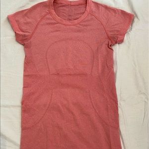 ✨💖LULULEMON💖✨PINK swiftly tech top💞